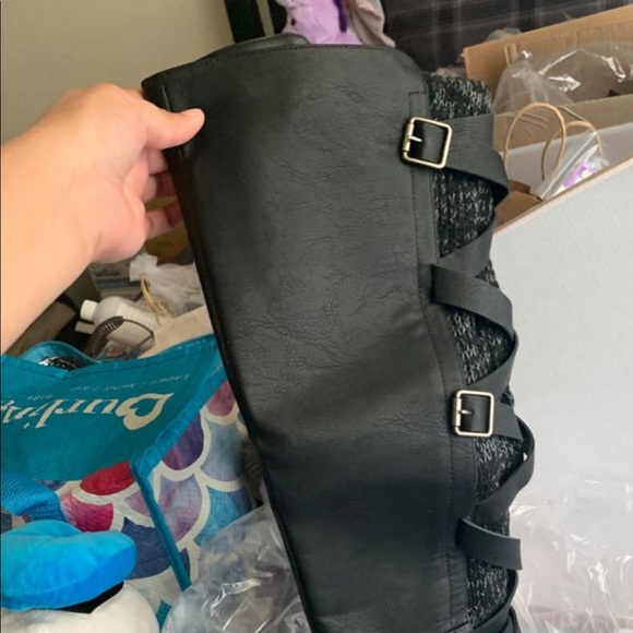 black boots - Picture 2 of 3